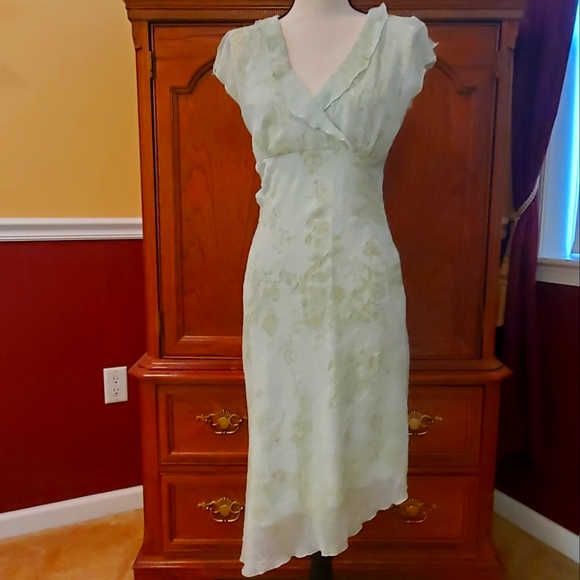 CDC Dresses & Skirts - Feminine sage green summer dress size 4